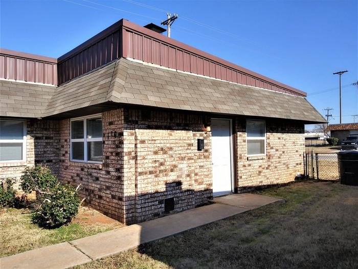 Primary Photo - Lovely Duplex in Moore, OK