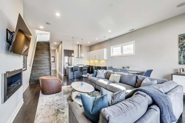 Foto del edificio - 1021 N Hermitage Ave