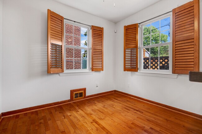 Foto del edificio - 624 Faraday Pl NE