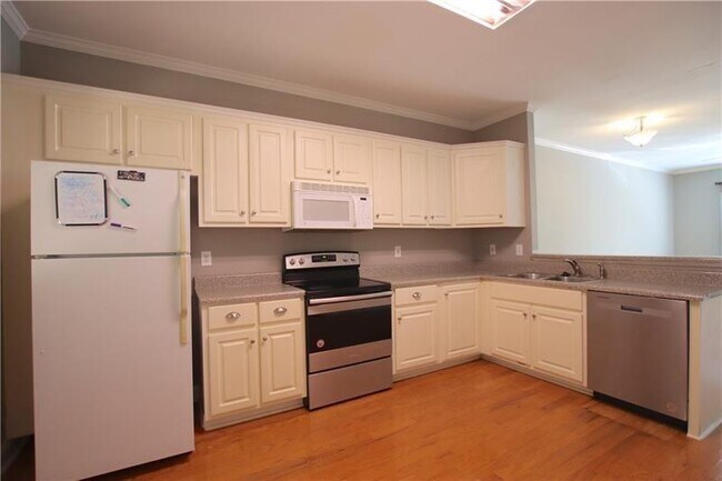 Building Photo - 460 S Barnett Shoals Rd