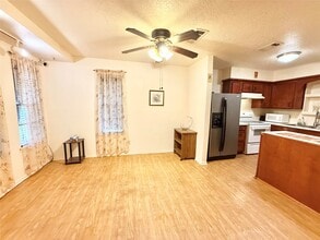 Building Photo - 2501 Shady Creek Ln