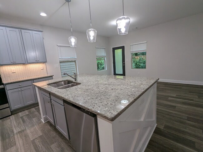 Foto del edificio - 529 Omnia Ridge Way