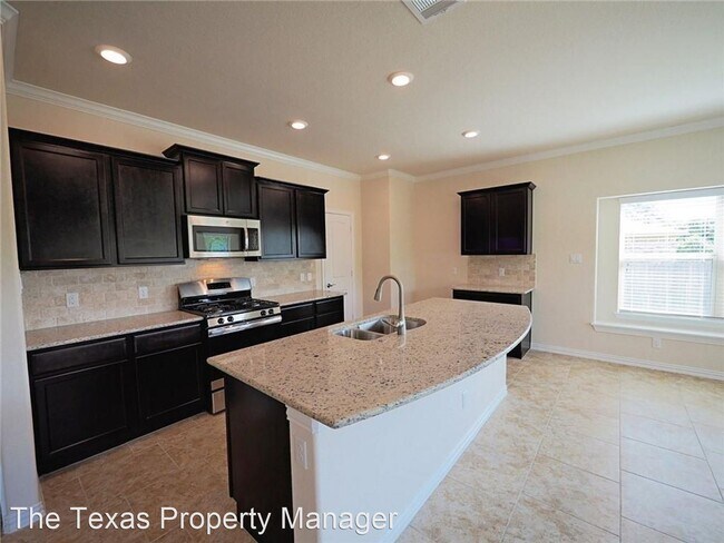 Building Photo - 5 br, 3 bath House - 1308 Camino Court