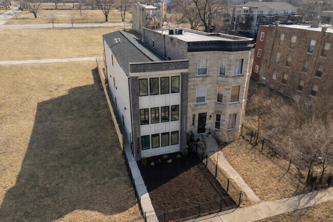 Foto del edificio - 5809 S Indiana Ave