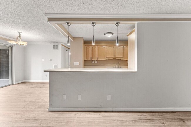Building Photo - Beautiful Condo In Cherry Creek with Pool and Gym!