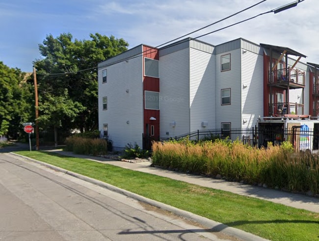 Building Photo - SAVE MONEY ON EXTENDED STAYS.  Beautiful Furnished and Completly Supplied Condo in Downtown Misso...