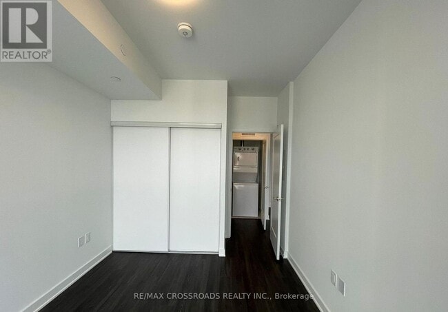 Building Photo - 95 Oneida Crescent