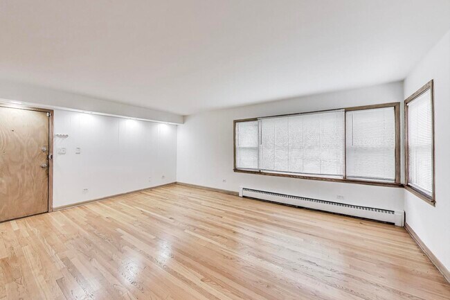 Foto del edificio - 9032 N Churchill Cir