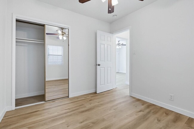 Building Photo - 2431 S Ridgeley Dr