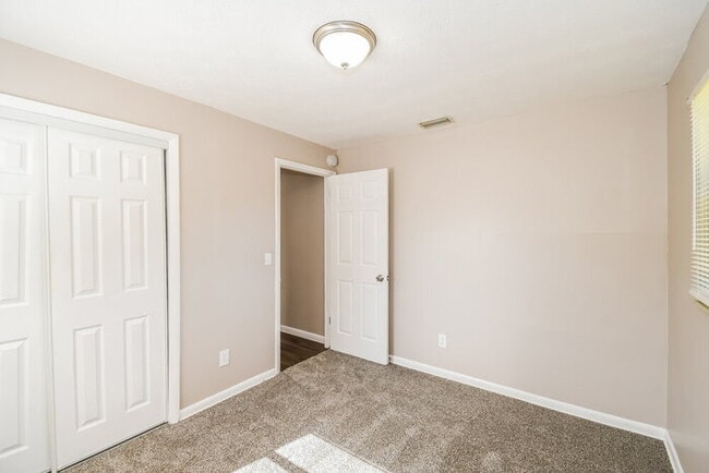 Building Photo - 714 S 42nd St