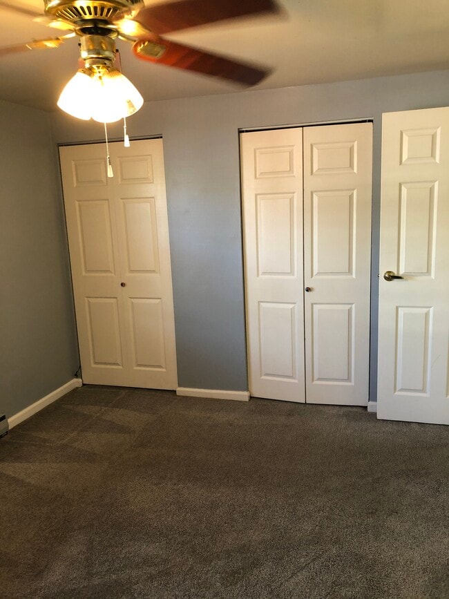 Master bedroom closets - 4909 Mount Vernon Dr