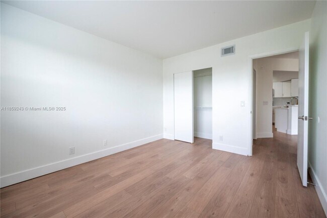 Foto del edificio - 8891 Wiles Rd