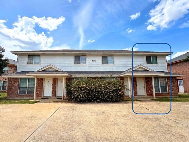 Building Photo - 2003 Monte Carlo Ln