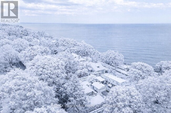 Building Photo - 212 King St