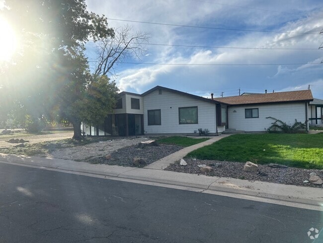 Building Photo - 711 Downing Way