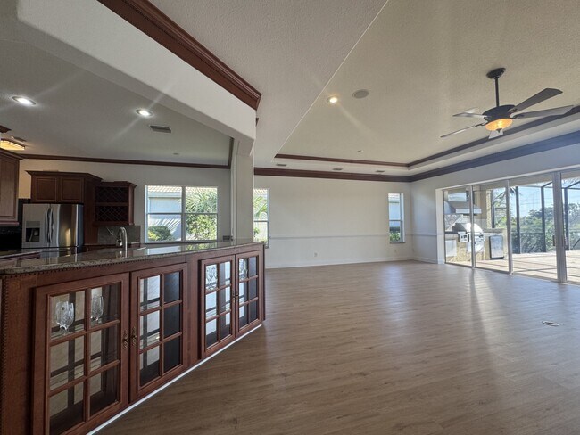 Building Photo - 333 Cipriani Way