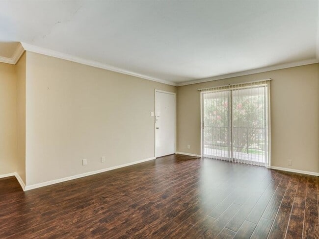 Building Photo - ALL UTILITIES INCLUDED 2 Bedroom Condo in ...