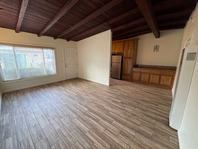 Foto del edificio - 1422 Manhattan Beach Blvd