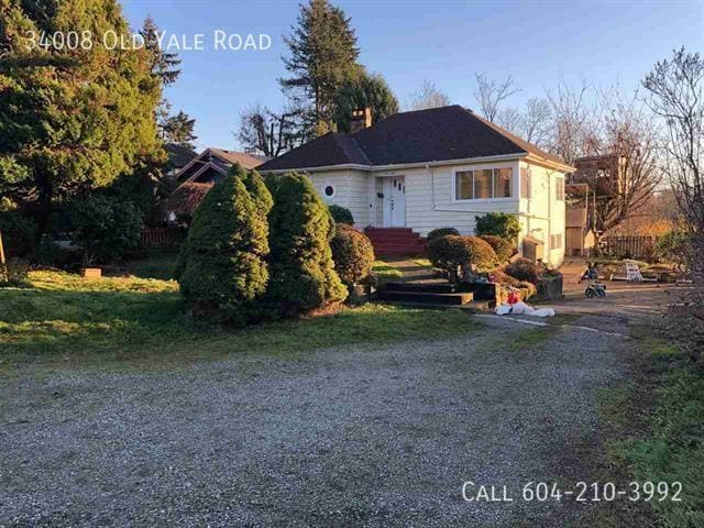 Building Photo - Spacious 4 Bedroom Home in East Abbotsford!
