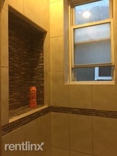 Foto del edificio - 208 E 93rd St