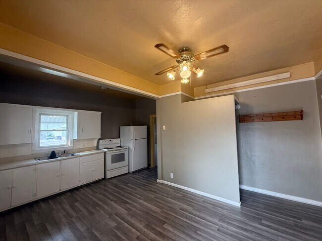 Foto del edificio - Pet Friendly, One Car Detached Garage, Own...