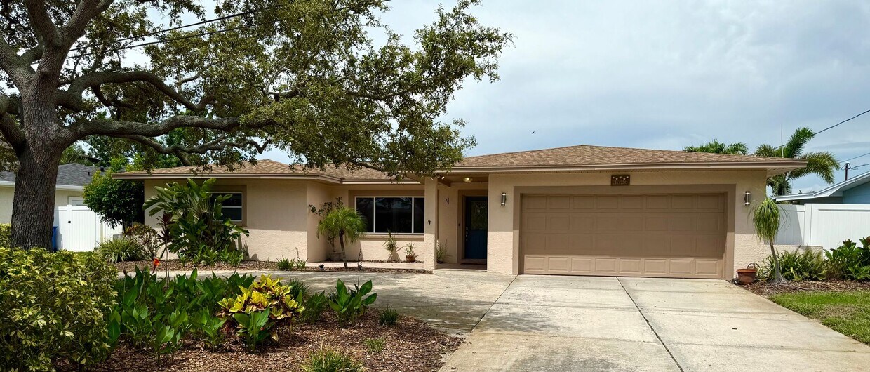 Primary Photo - Waterfront Home for Rent – 2BR/2.5BA + Doc...