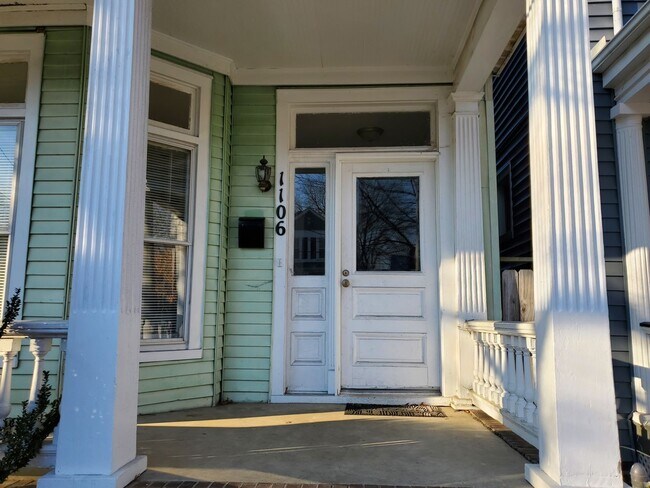 Foto del edificio - 1106 Oakwood Ave