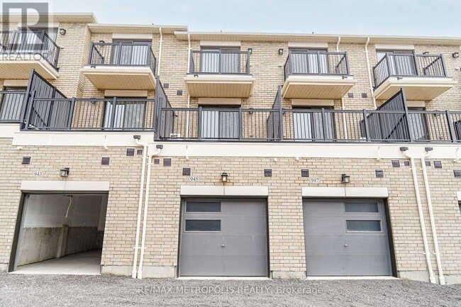 Building Photo - 945 Crowsnest Holw