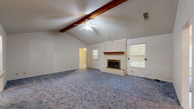Building Photo - 1711 Redwood Dr