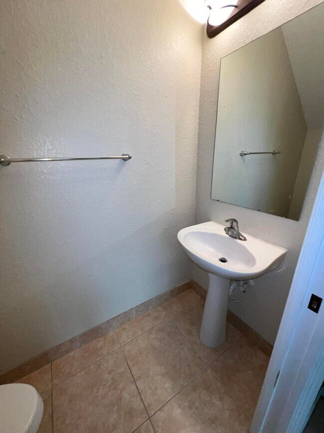 Building Photo - 2581 SE Pineland Dr