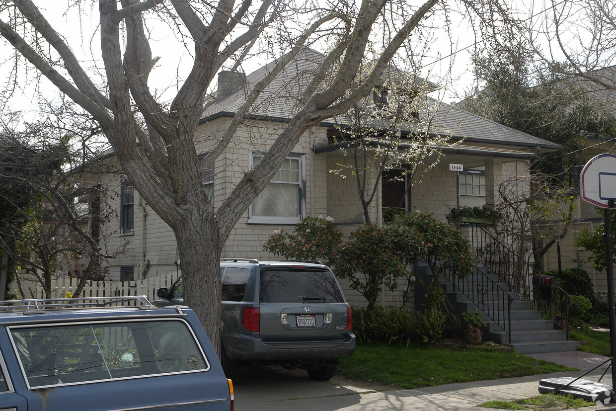 Building Photo - 1444 Cottage St