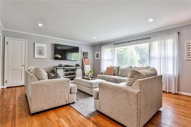 Foto del edificio - 1422 Lively Ridge Rd NE