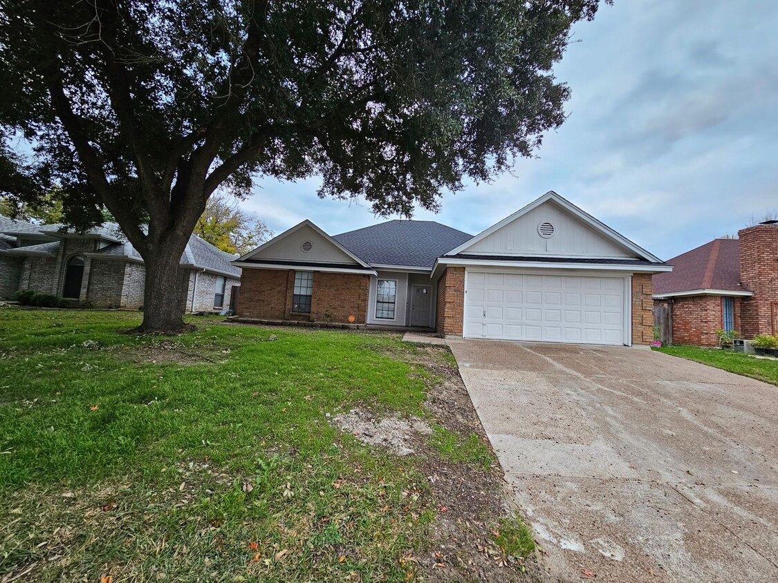 6518 Country Creek Dr, Arlington, TX 76001 House Rental in Arlington