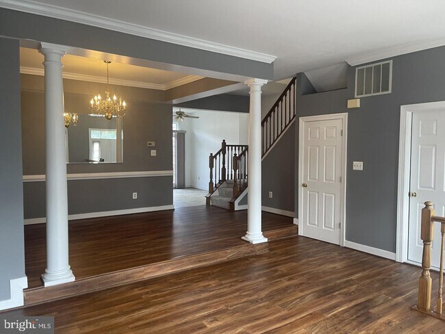 Building Photo - 46606 Lynnhaven Square