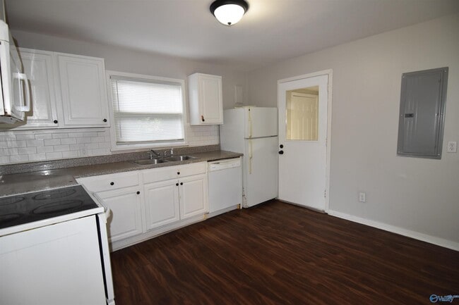 Foto del edificio - 411 Ewing St NW