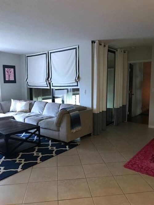Building Photo - 2871 Carambola Cir S