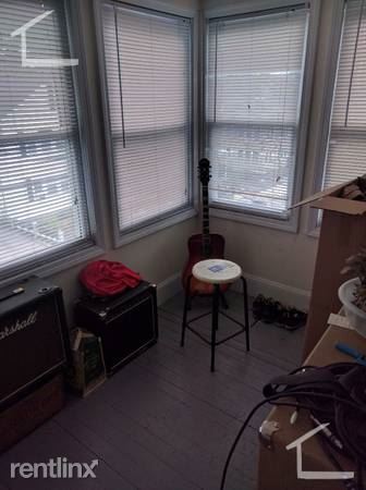 Foto del edificio - 33 Dickinson Rd