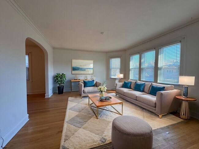 Foto del edificio - 5916 W Cornelia Ave