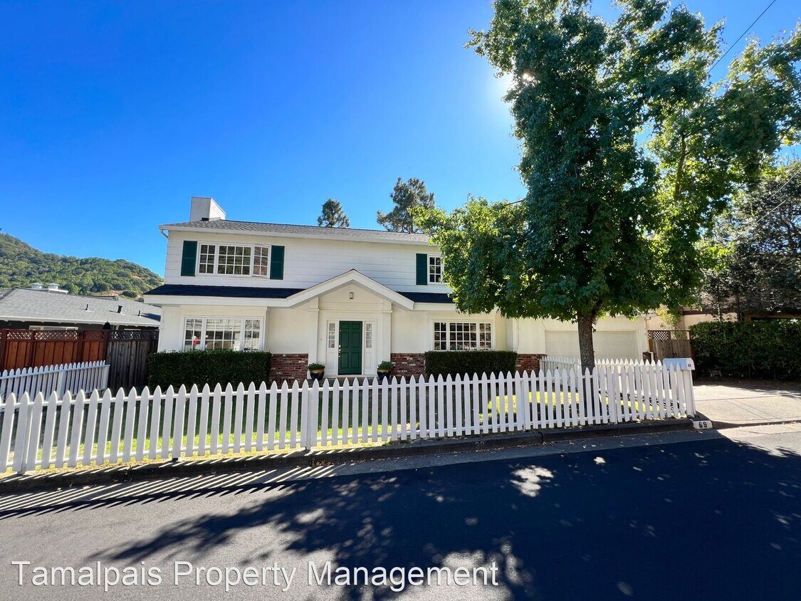 4 br, 2.5 bath House 69 Doninican Drive House Rental in San Rafael