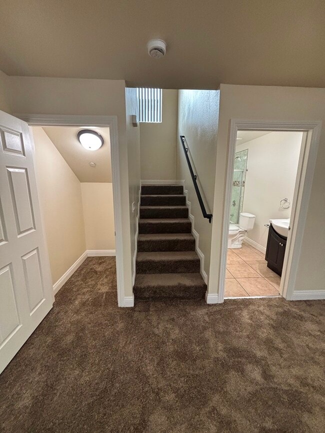 Building Photo - 206 W 105th St