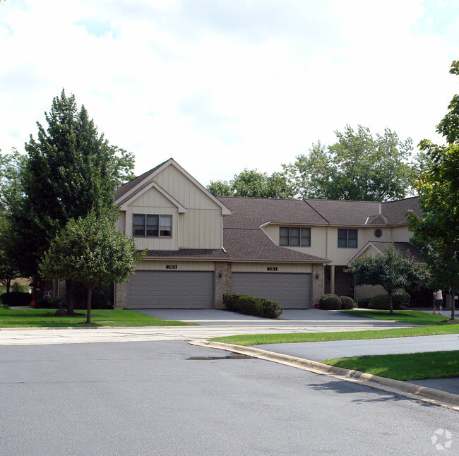Building Photo - Deer Run