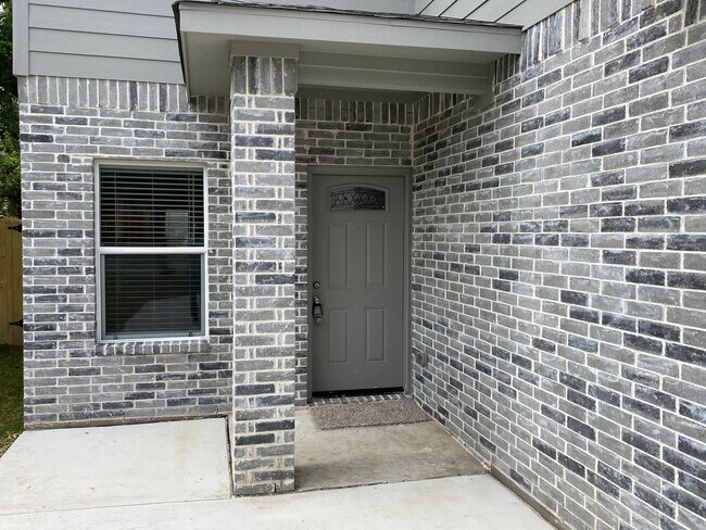 Foto del edificio - 8133-8135 Doreen Avenue