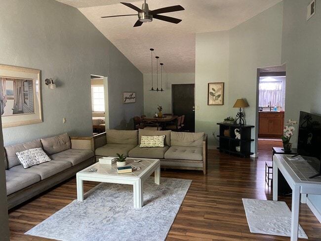 Building Photo - 4990 Houle Pl