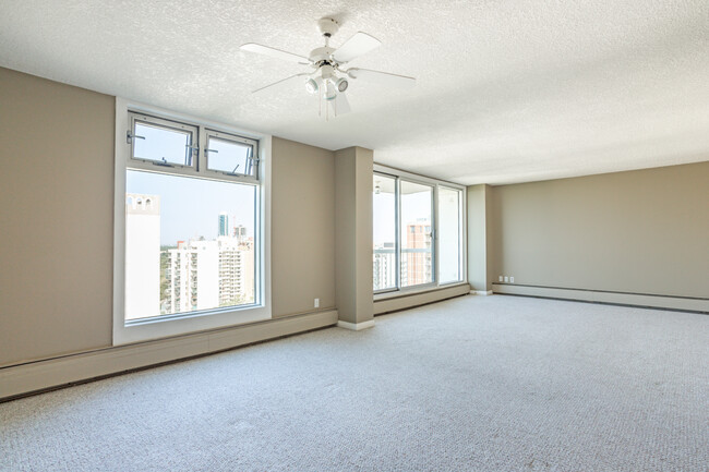 Building Photo - 9835-9113 113 St