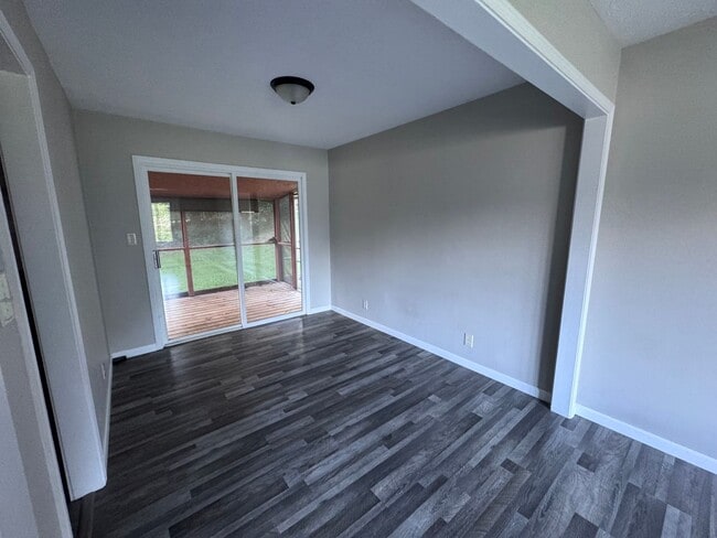 Building Photo - Updated Spacious Home in Paducah