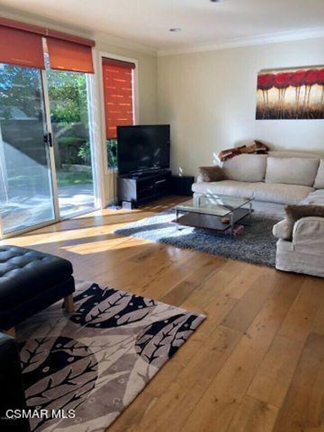 Building Photo - Thousand Oaks Meadow Wood Home. Wood Flooring (No Carpet). Near Lang Ranch Elementary