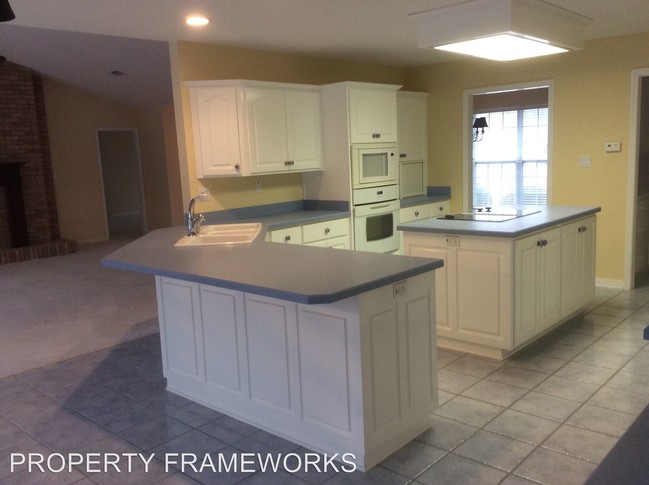 Building Photo - 3032 Cobblestone Dr