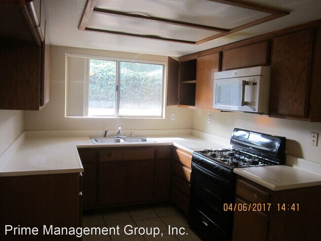 Building Photo - 614-628 W Arrow Hwy