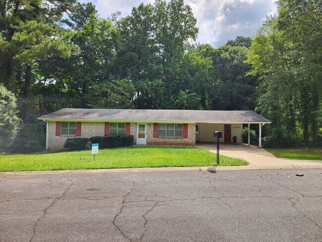 Foto del edificio - 663 Embry Ln NE