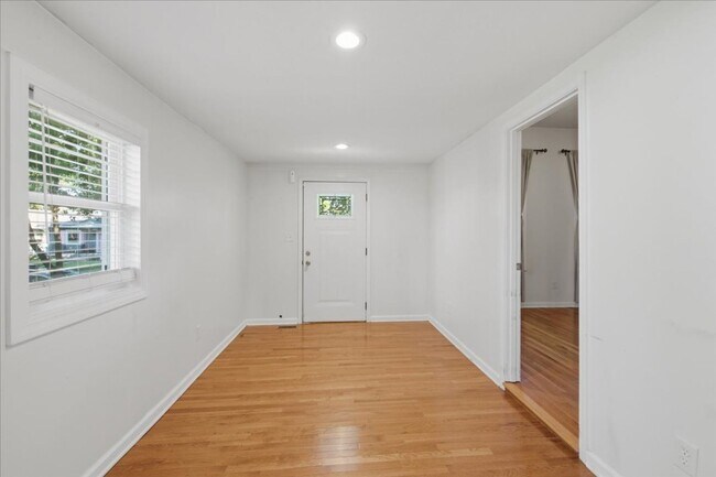 Building Photo - 1041 Hervey St